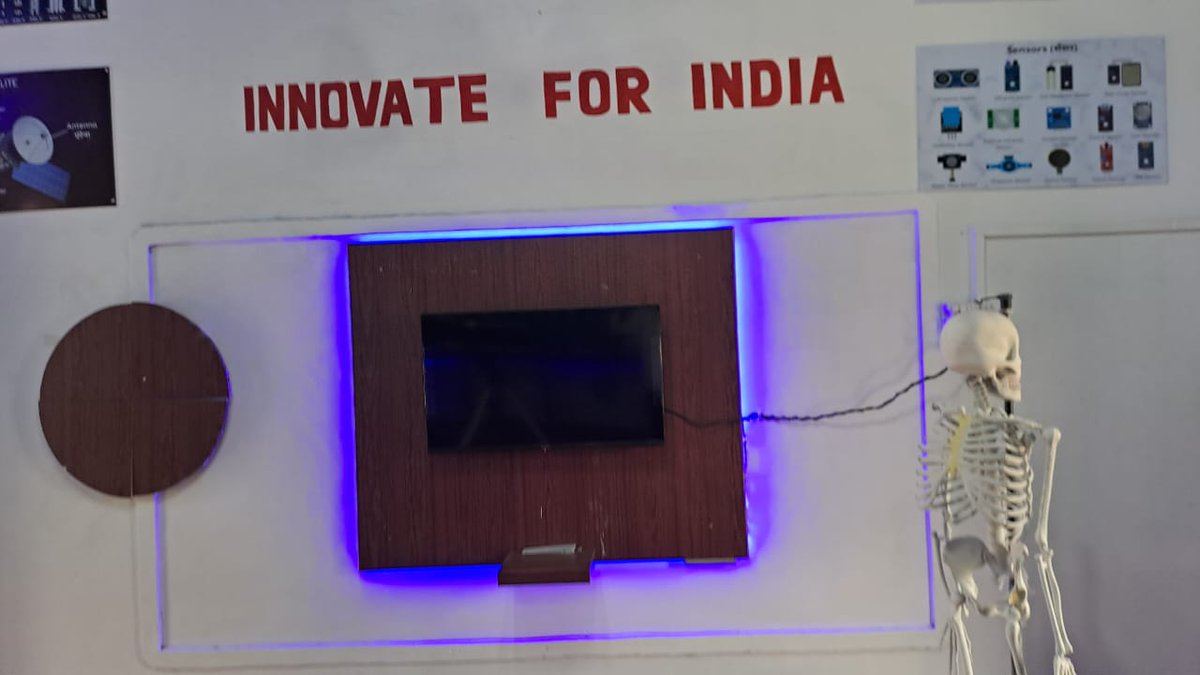 विकासखण्ड बनियाखेडा के कम्पोजिट विद्यालय आटा में बच्चों के लिए तैयार हुयी विज्ञान एवं तकनीकी लैब।अब बच्चों में विज्ञान के प्रति ठोस समझ विकसित होगी। <a href="/CMOfficeUP/">CM Office, GoUP</a> <a href="/UPGovt/">Government of UP</a> <a href="/ChiefSecyUP/">S.P. Goyal, Chief Secretary, GoUP</a> <a href="/InfoDeptUP/">Information and Public Relations Department, UP</a> <a href="/Comm_Moradabad/">Commissioner Moradabad</a>