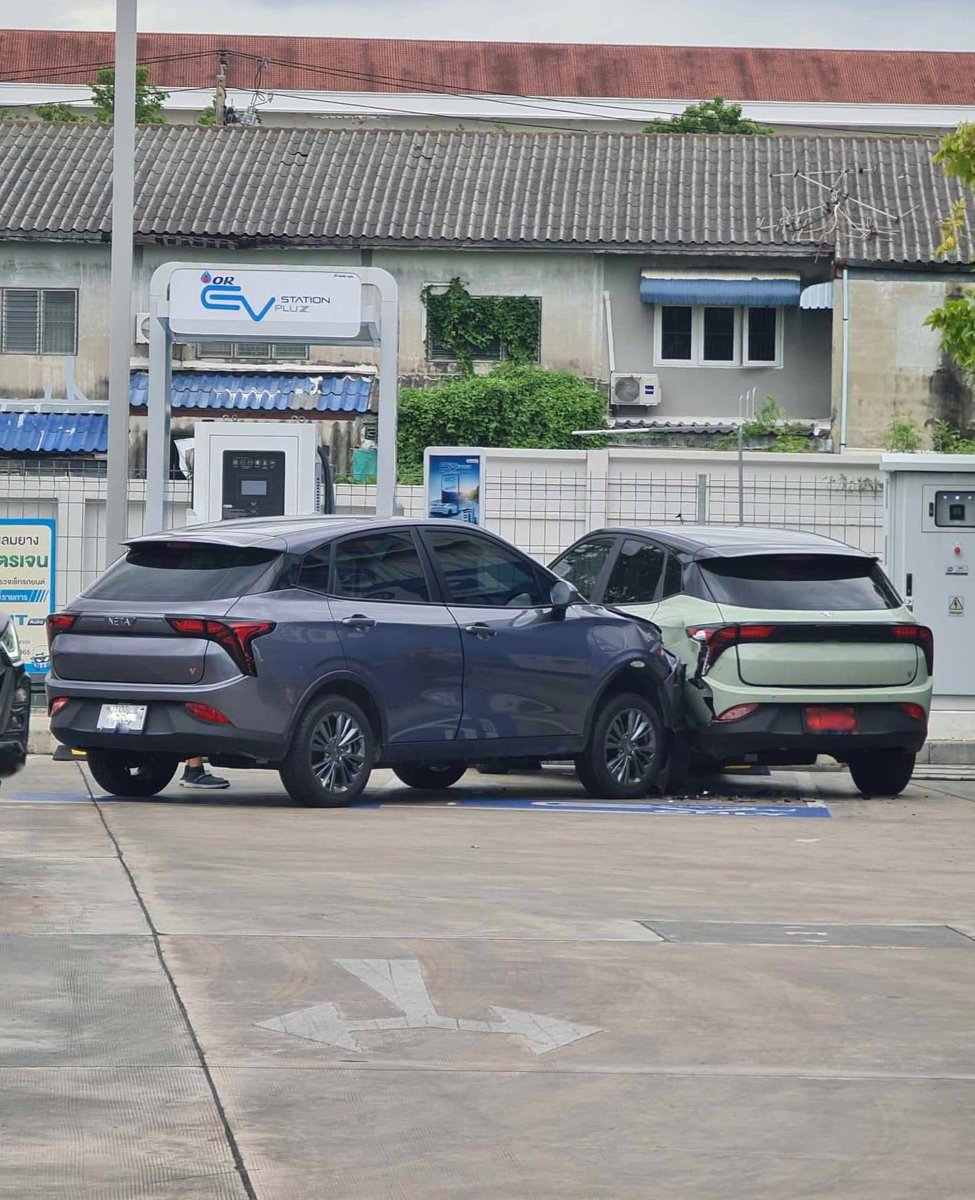 BeerSati's tweet image. รอชาร์จ ❌
ไปกองรวม รออะไหล่ ซ่อม ✅
#Neta #NetaV 🫣