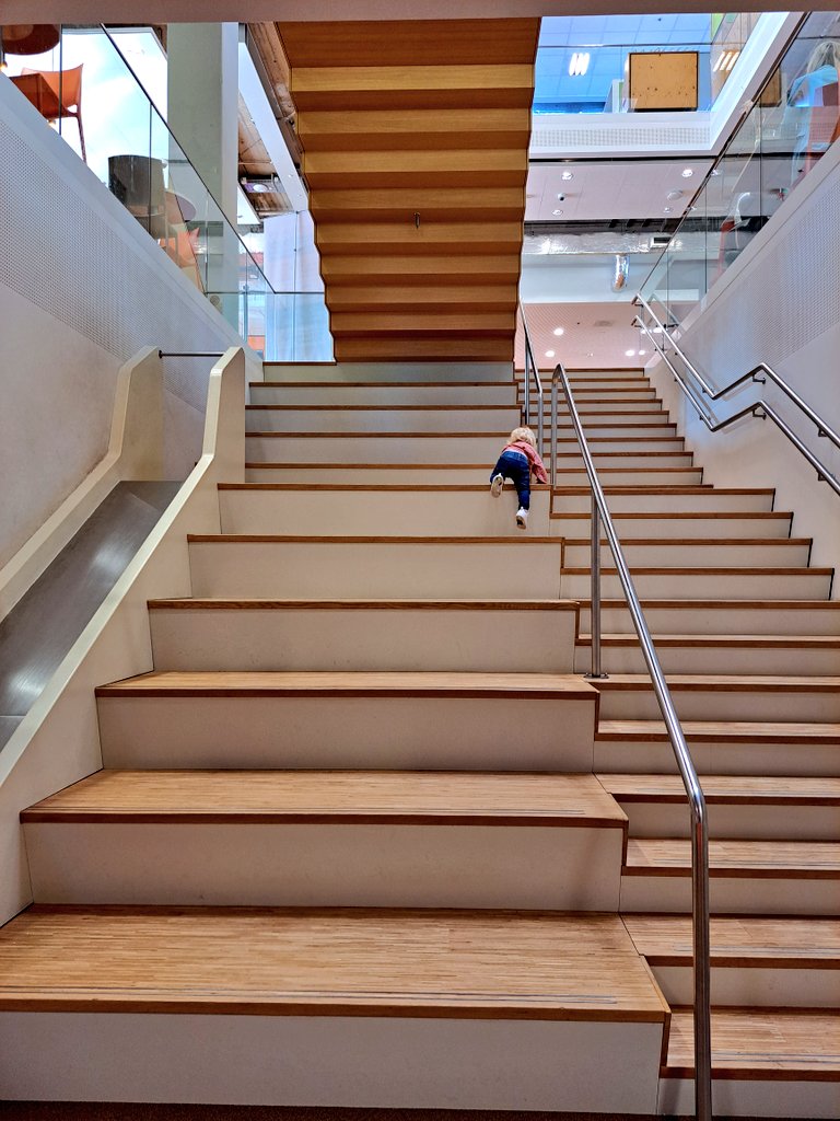 MartjanKuit's tweet photo. Gebouwen met glijbanen hebben een streepje voor❤️ https://t.co/juF6UCyTyP