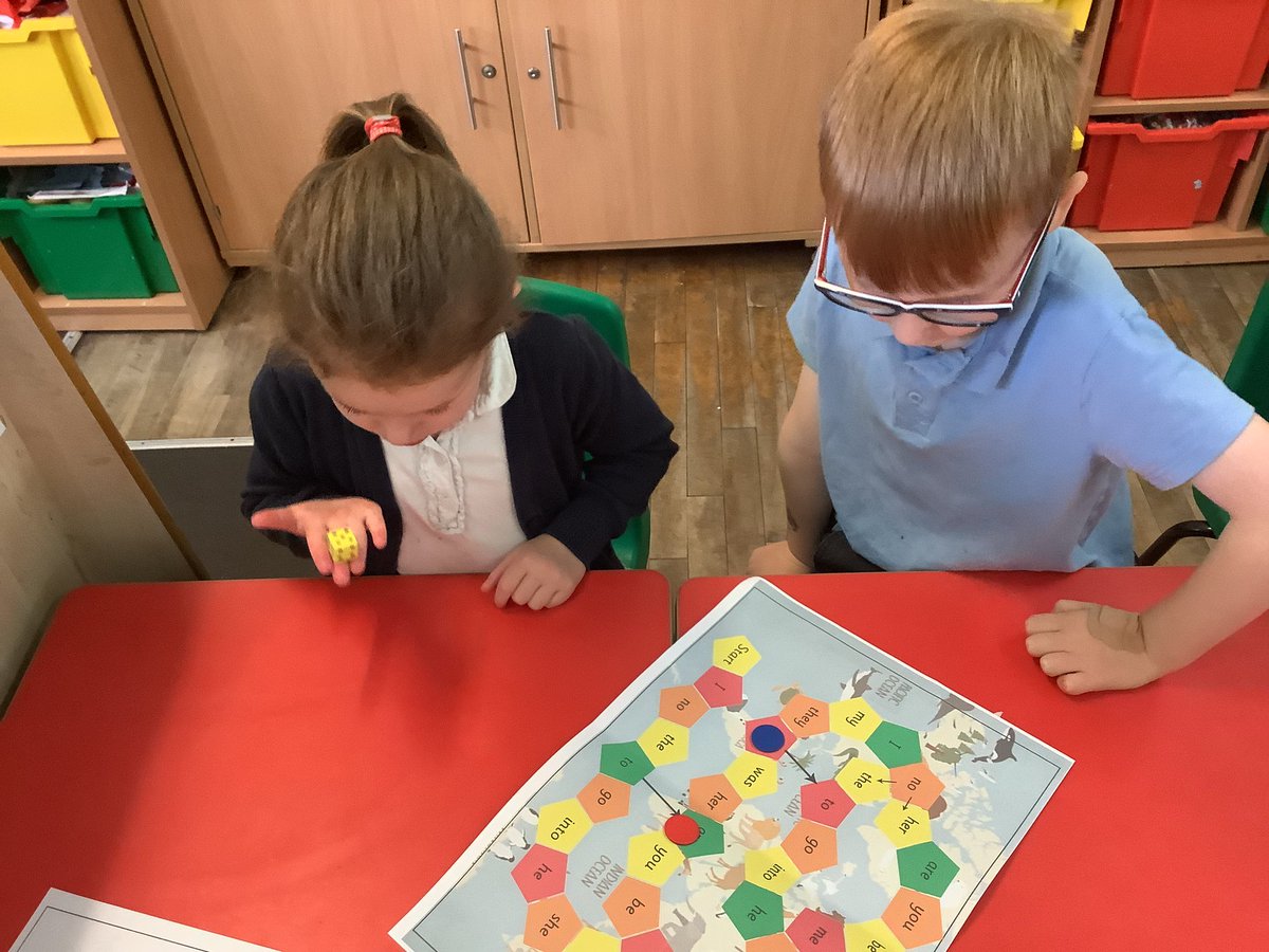 MissSpittlehous's tweet photo. Super SPW knowledge shown today in our phonics session! 💫 https://t.co/Hi63rAlBuL