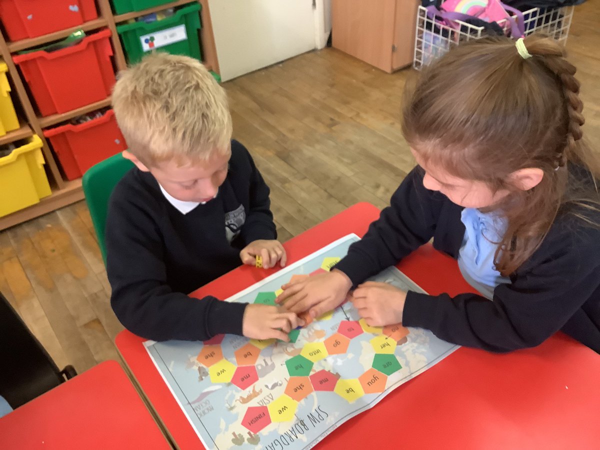 MissSpittlehous's tweet photo. Super SPW knowledge shown today in our phonics session! 💫 https://t.co/Hi63rAlBuL