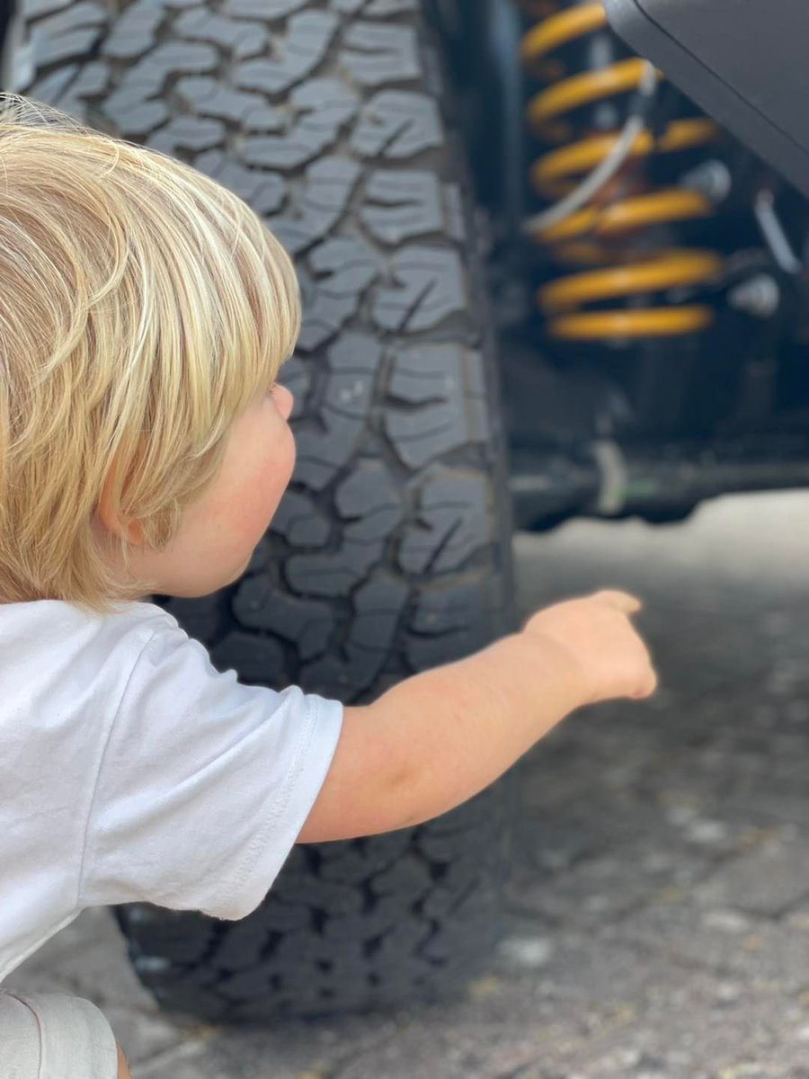 ProjWildEarth's tweet photo. This last week of prep… Picking up and dropping of various things around the U.K. while getting used to the vehicle and what it can do. (1/3) #projectwildearth #expedprep https://t.co/Z7ejmeFrTO