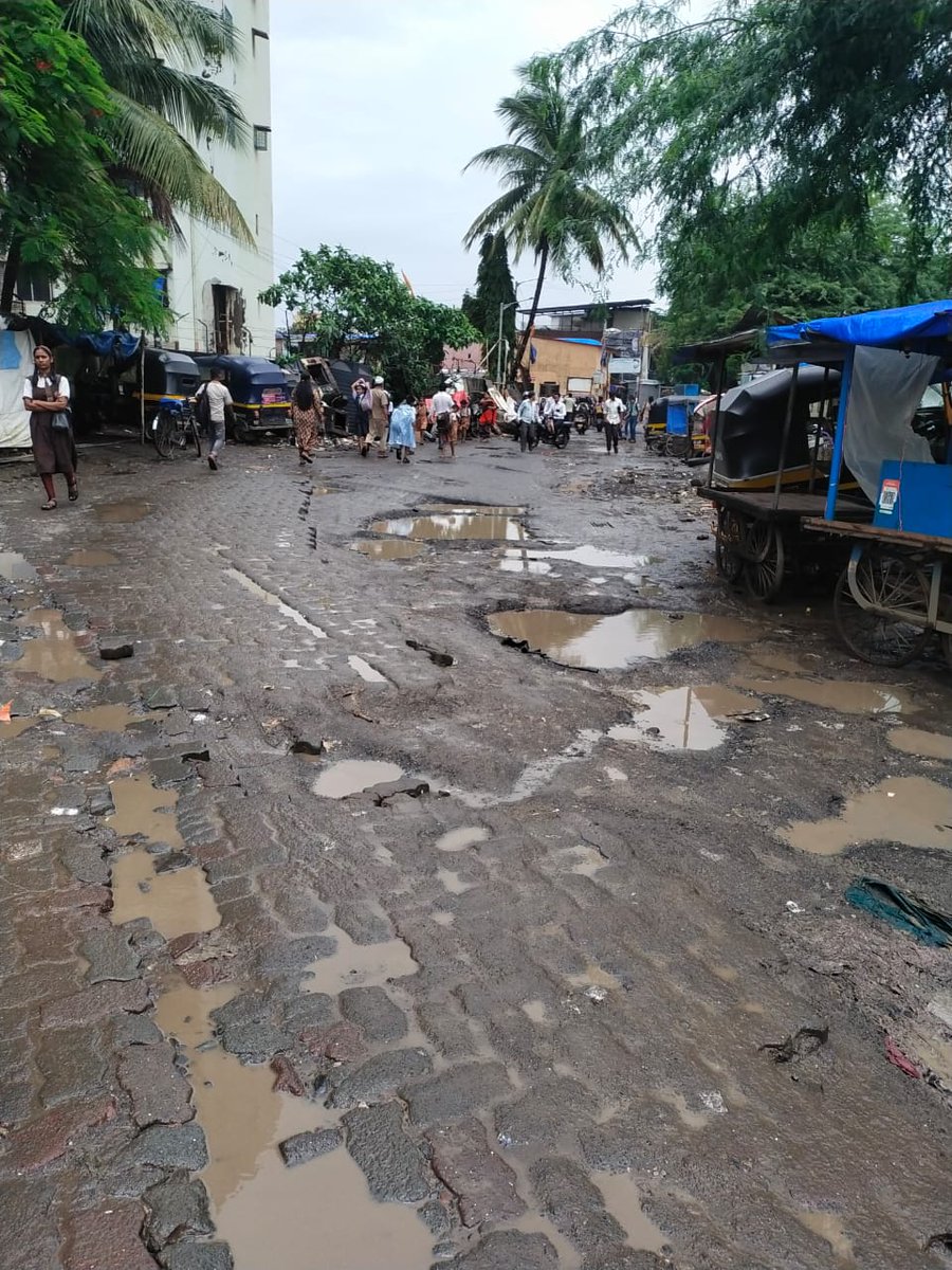 jabbarsmns's tweet photo. #DigitalIndia #G20India च्या जगात #digitalroad.मालवणी गेट क्र.८ अंबुजवाडी येथील मुख्य मार्ग अर्थात प्रवेश द्वार.
#म #मराठी #potholes
@mybmc @IqbalSinghChah2 @DighavkarKiran @mnsadhikrut @CMOMaharashtra @nitin_gadkari https://t.co/cmY3bGp02p