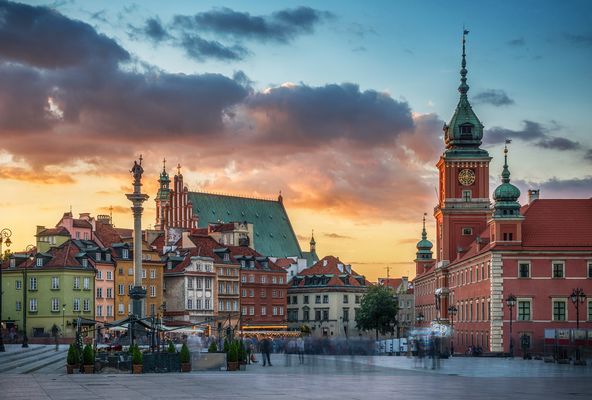 ONTPologne's tweet photo. "#Varsovie est un pôle intellectuel chargé d’histoire et plein de charme. La ville présente le visage d’une destination dynamique totalement réinventée en plein cœur de la Pologne. " : https://t.co/TvWlN8Lvy9 https://t.co/7VwhzGLQbB
