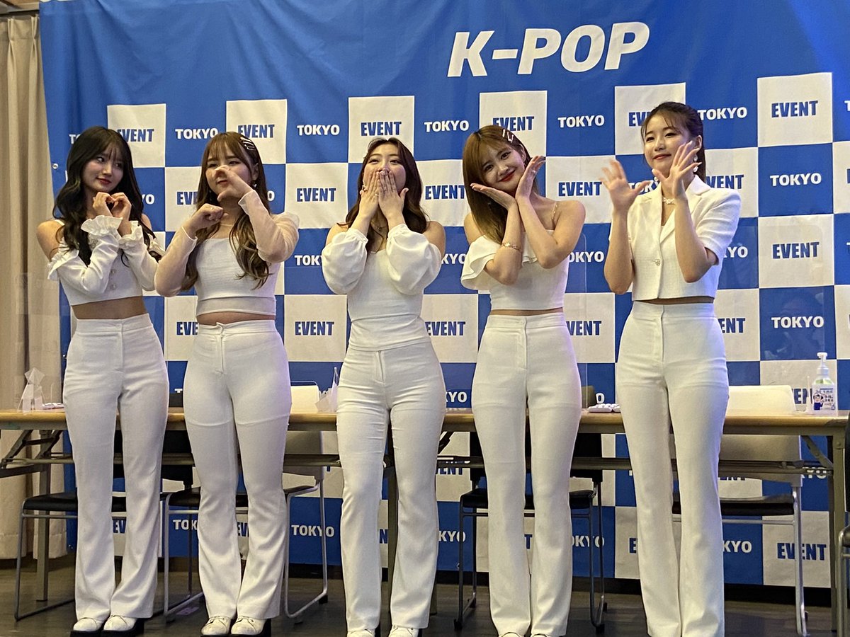 YUKILovekuuu's tweet photo. Saturday 5th Birthday
一緒にお祝いしたかったよー🥂😭
#Saturday5thBDAY
#세러데이 #SATURDAY #하늘 #주연 #유키 #아연 #민서 #HANEUL #JUYEON #YUKI #AYEON #MINSEO #セロデイ https://t.co/vT0ghEHTph