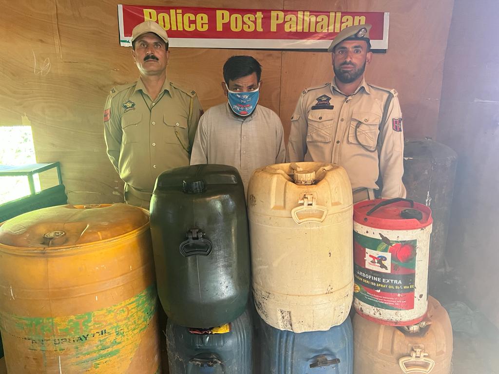 BaramullaPolice's tweet photo. Baramulla Police arrested Palhallan Shopkeeper for being involved in selling of Petroleum products illegally on exorbitant rates; Recovered 400 ltrs of Petrol/Diesel from his shop; Case registered.
@JmuKmrPolice
@KashmirPolice
@DIGBaramulla
@DCBaramulla
@Amod_India
@DivyaDev_ips https://t.co/Ftb2Y9oEcw