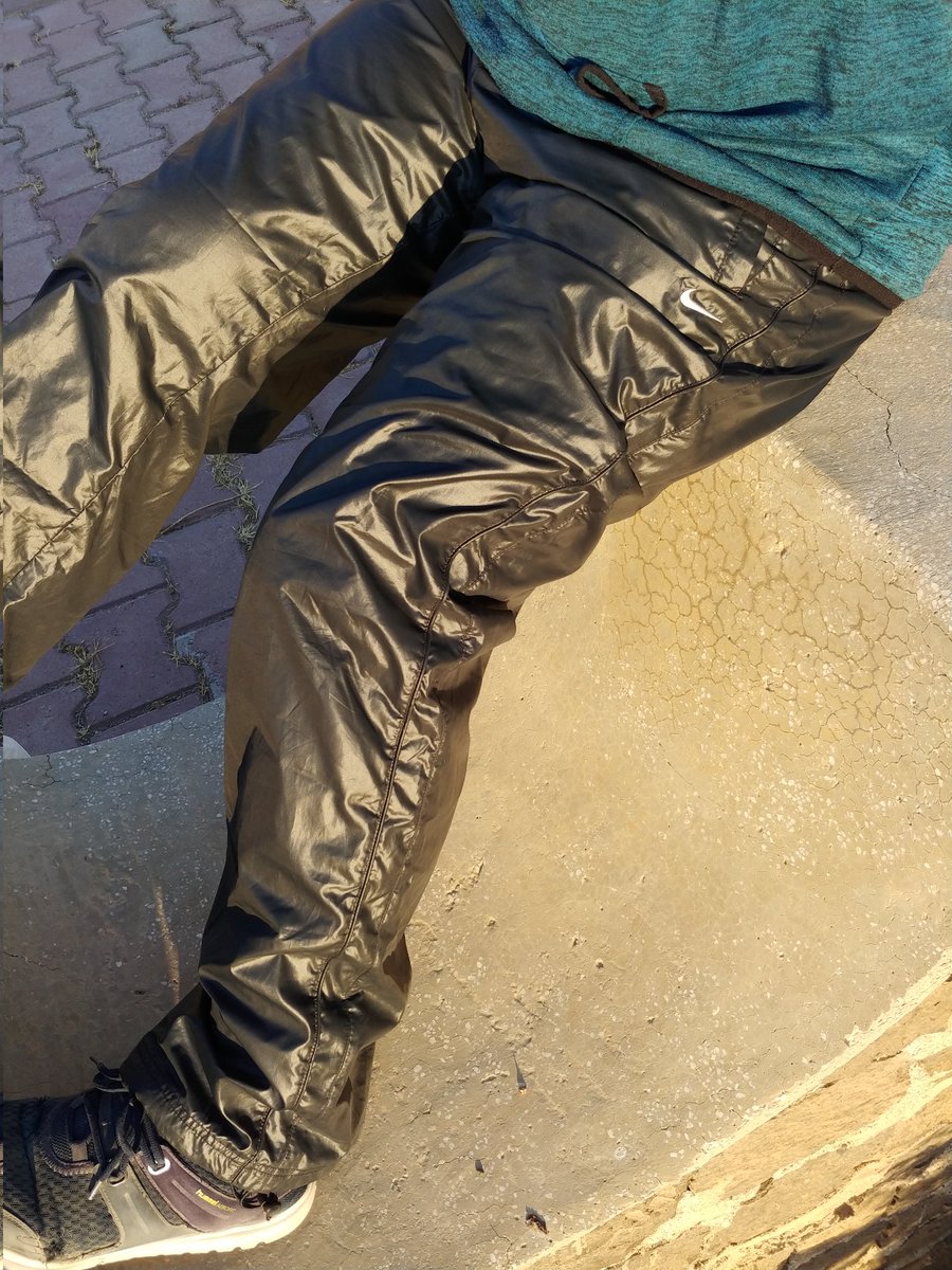 ClothingNylon's tweet photo. Nike nylon pants...
#calsurf #nylontrackies #nylontracksuit #shinypants #shinytrackies #nylonpants #wetlookpants #Scally #shinyadidas #scallyboy #shinytrackies #windbreaker #windpants #trackpants #trackies #nylontrackpants https://t.co/IIGu2Kj7KH