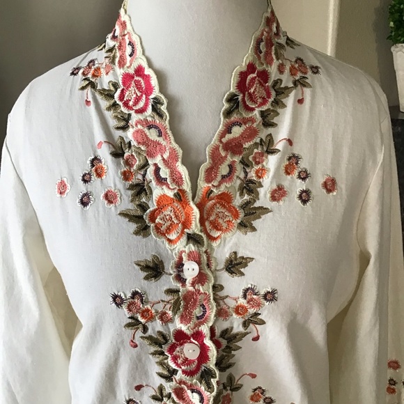 LilSunflower129's tweet photo. So good I had to share! Check out all the items I'm loving on @Poshmarkapp #poshmark #fashion #style #shopmycloset #susangraver #michaelmichaelkors #aeropostale: https://t.co/gYeKnPli32 https://t.co/SwmFMco1Yo