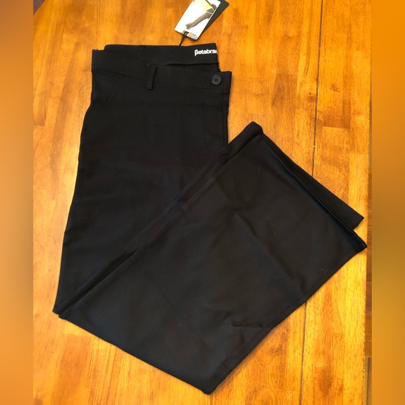 chic2posh's tweet photo. So good I had to share! Check out all the items I'm loving on @Poshmarkapp #poshmark #fashion #style #shopmycloset #betabrand #oldnavy: https://t.co/LG7vj9Y6Q8 https://t.co/I0N3zyJJmj