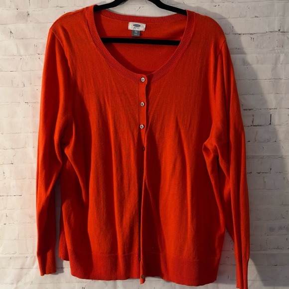 chic2posh's tweet photo. So good I had to share! Check out all the items I'm loving on @Poshmarkapp #poshmark #fashion #style #shopmycloset #betabrand #oldnavy: https://t.co/LG7vj9Y6Q8 https://t.co/I0N3zyJJmj