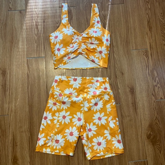 FebreJennifer's tweet photo. So good I had to share! Check out all the items I'm loving on @Poshmarkapp from @LorraineCrowel4 #poshmark #fashion #style #shopmycloset #hollister: https://t.co/c0xx3dwvps https://t.co/RPQJRvm7nr