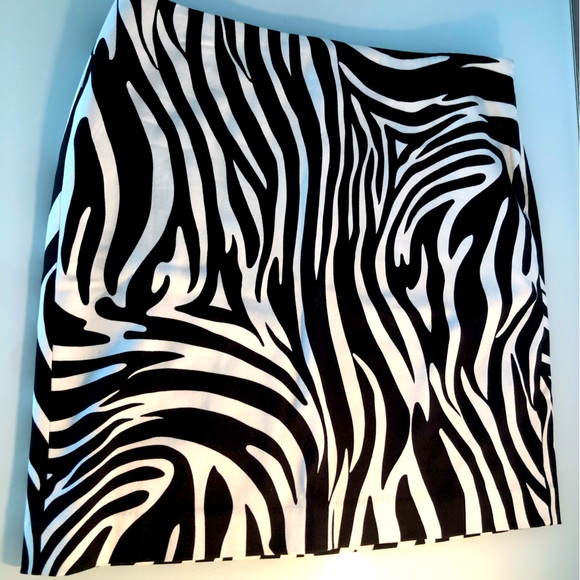 So good I had to share! Check out all the items I'm loving on <a href="/Poshmarkapp/">Poshmark</a> #poshmark #fashion #style #shopmycloset #nike #lyndseymakesstuff #michaelkors: posh.mk/lhZ9sshUwBb