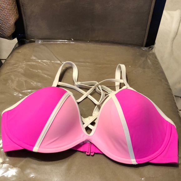 theposhdoc's tweet photo. So good I had to share! Check out all the items I'm loving on @Poshmarkapp from @Lindsay95972709 #poshmark #fashion #style #shopmycloset #sharegroup #pinkvictoriassecret: https://t.co/oGE4wxOhAp https://t.co/j5fS6tn0Wj
