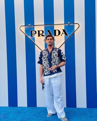magaziingundem's tweet photo. 📌#BurakDeniz Prada Bodrum yaz sezonu açılış davetine katıldı ⛱️
____
#HandeErçel #İkiYabancı #HanBur #LeyKen #HanMur #AşkLaftanAnlamaz https://t.co/cz1cGleqO1