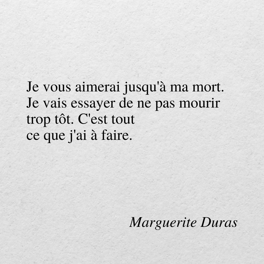 _LesMots_'s tweet image. Cette citation est tirée de "C’est tout", publié en 1995 aux éditions P.O.L. 
Le 3 mars 1996, Marguerite Duras s’éteignait. Au cours des derniers mois de son existence, son compagnon Yann Andréa retranscrivait ses propos par écrit. Ces notes ont été réunies en ce recueil. #Duras