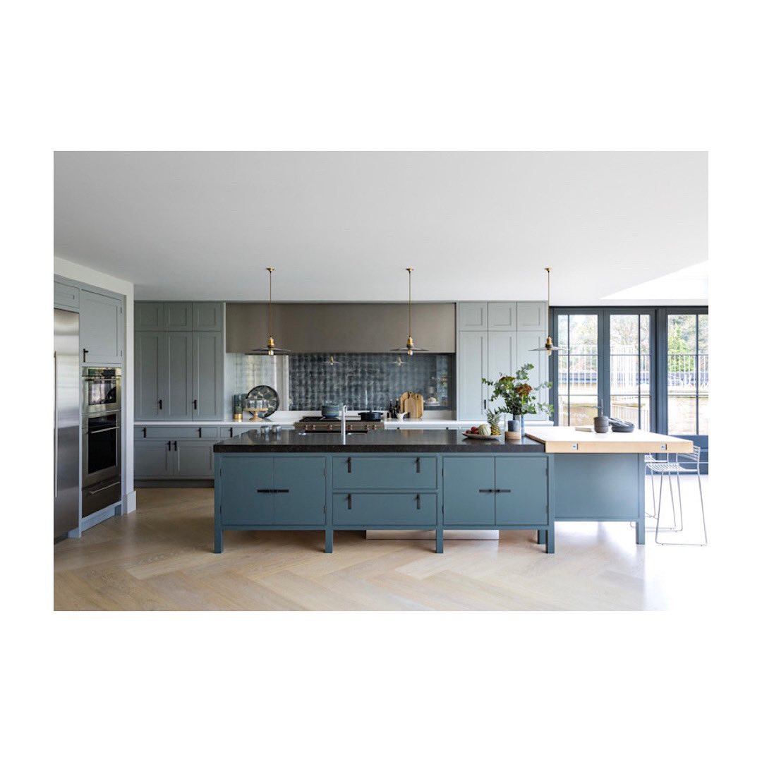 westinhoods's tweet photo. The brilliant Fascination kitchen by the team @MowlemKitchens, blending British and Scandi styling. Complete with the bespoke Westin wall hood spanning the entire cooking area https://t.co/Yc6A4gJHqO