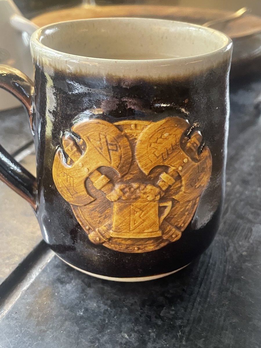 JHillAuthor's tweet photo. My old squarebasing pal came to stay, so I cracked this out in his honour.
#bugmansbar #dwarves #warhammer #warhammerfantasy #squarebases https://t.co/MfYyLI4xX3