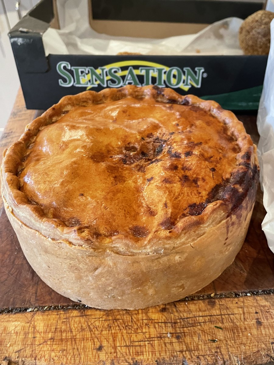 JHillAuthor's tweet image. Now that&apos;s how big I like my pork pies. ;-) 

#porkpie