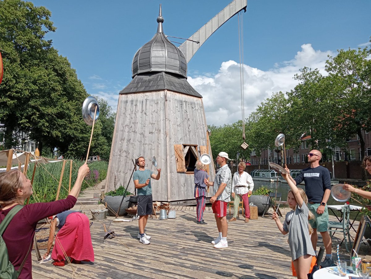 stadskraan's tweet photo. Nog wat meer fotos en video van de zotten! 🪕🥁 
.
#activiteiten
#uitjes
#zomerprogramma #utrecht #utrechtuitjes #activiteitenutrecht #plezier #stadskraanutrecht #grachten #natuur #stad #stadskraan https://t.co/9K3GNBIZNJ