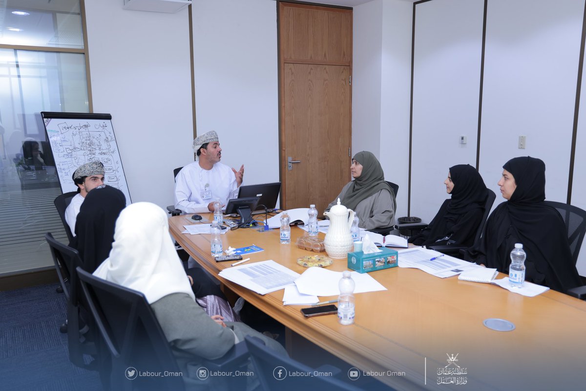 Labour_OMAN's tweet photo. عقدت #وزارة_العمل ممثلة بالمديرية العامة للتدريب(دائرة التقييم) لقاء مشتركا مع المختصين بالمعهد التخصصي للتدريب المهني للمعلمين بـ @EduGovOman ، بهدف تعزيز الجهود وتكاملها في مجال تقييم البرامج التدريبية… https://t.co/TWWzBEdlRV