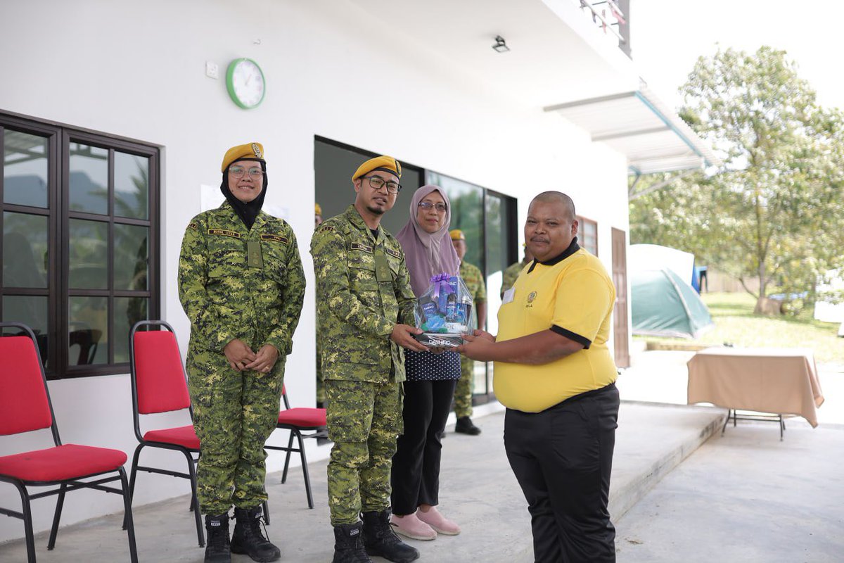 PENYAMPAIAN HADIAH KEPADA RELAWAN DAN RELAWATI TERBAIK BAGI KURSUS ASAS SIRI 1/2023 DAERAH KOTA TINGGI

<a href="/relamalaysia/">RELA Malaysia</a> <a href="/KDNPUTRAJAYA/">KDN🇲🇾</a> 
<a href="/RELA_Johor/">RELA Negeri Johor</a> 

#setiaberbakti
#relamalaysia

UMR KOTA TINGGI