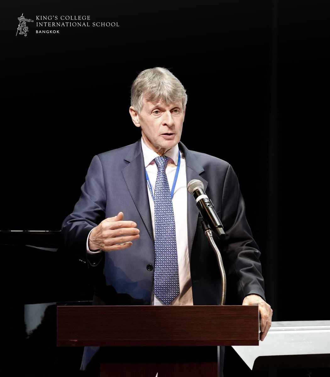 Kingsbangkok's tweet photo. Recently, our Honorary Principal Andrew Halls visited King's Bangkok to talk to Senior School students & parents about the transition to Senior School & exciting opportunities ahead.
#GrowTogetherGoFurther #KingsBangkok https://t.co/0VDT085Um2