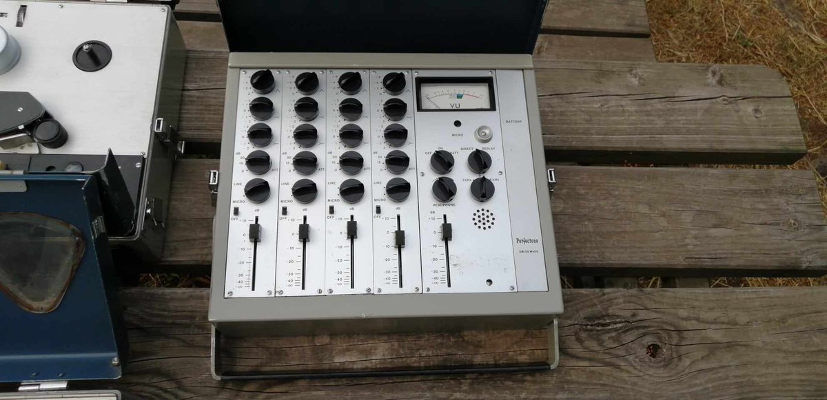 vodouch2000's tweet image. 4x Perfectone EP6A II S (Switzerland, 1956-59)
1x Perfectone mixdeck  NT 4101L
1x Perfectone mixette NT 3101
(photo: Franck Lhermet)
#vintageaudio #reeltoreel #mixdeck