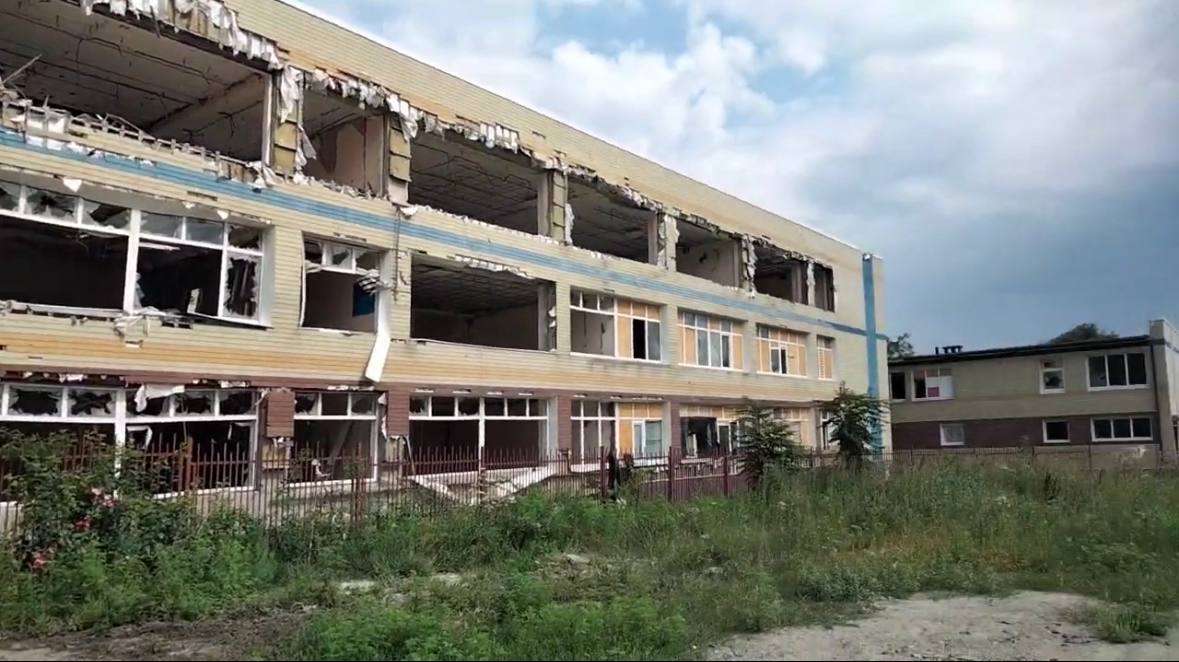 Fodorpalaezepa's tweet photo. Точно в синка клас був приліт.Сподіваюсь дожити до часів,коли так будуть виглядати школи у пітері. https://t.co/Qx5RgS8paN