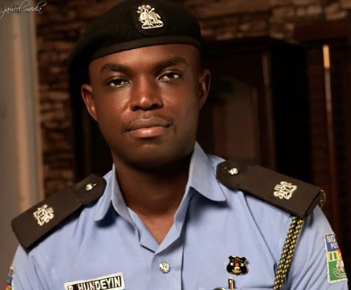 STSQUARERADIO's tweet photo. 21-year-old undergraduate murdered by lover in Lagos.
#stsquareradio #killaboi #Austa #Worldcup #Reece #James #Arsenalsaka #Verane #Ronaldo #2face #Phyna #Congratulationmaria #Abati #Yahoo #Ighalo #Cindy #APCNationalchairman #Auntykate #MayD #Maguire #League #CristianoRonaldo https://t.co/MrXLCTAONx