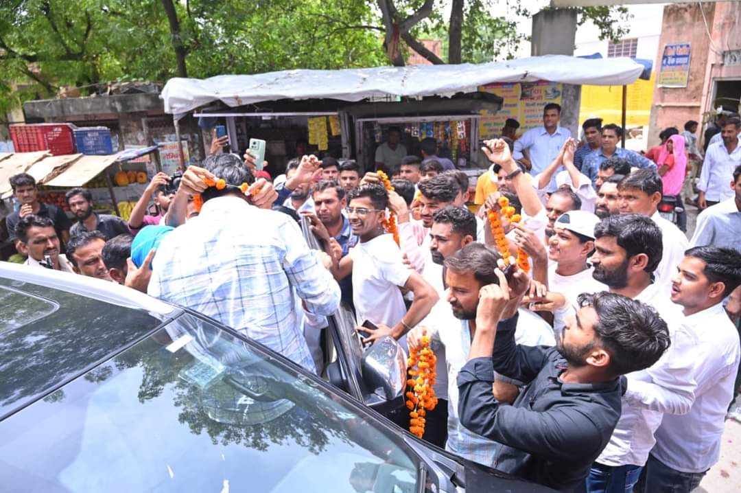 आज टोंक जाते समय दूदू में स्थानीय लोगों द्वारा किए गए स्वागत के छायाचित्र !