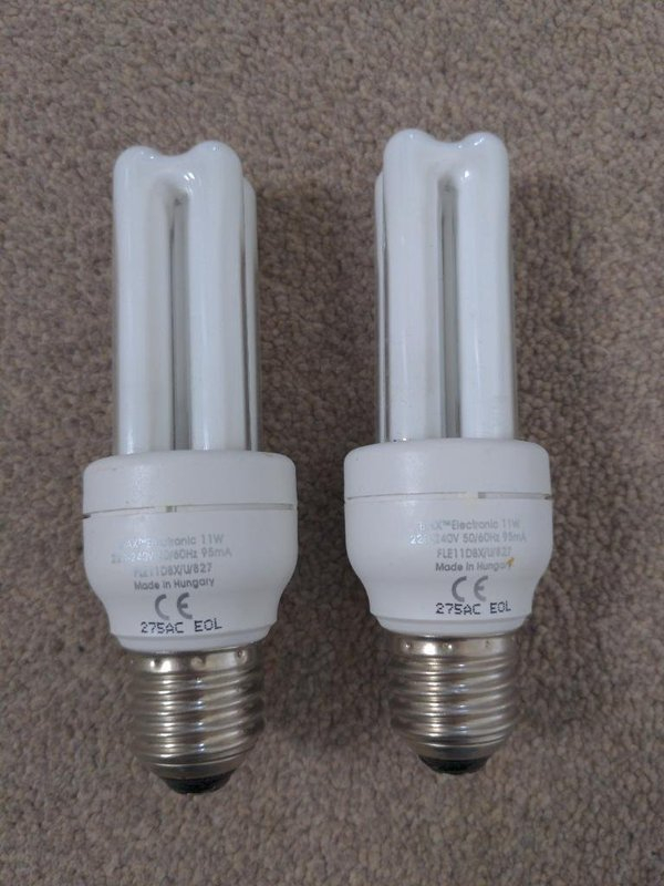 FreegleBOA's tweet photo. OFFER: 2 x screw fitting 11w bulbs (Mount Pleasant, BA15) https://t.co/ozuXy9U99Y https://t.co/Ewjgg4x5Cp