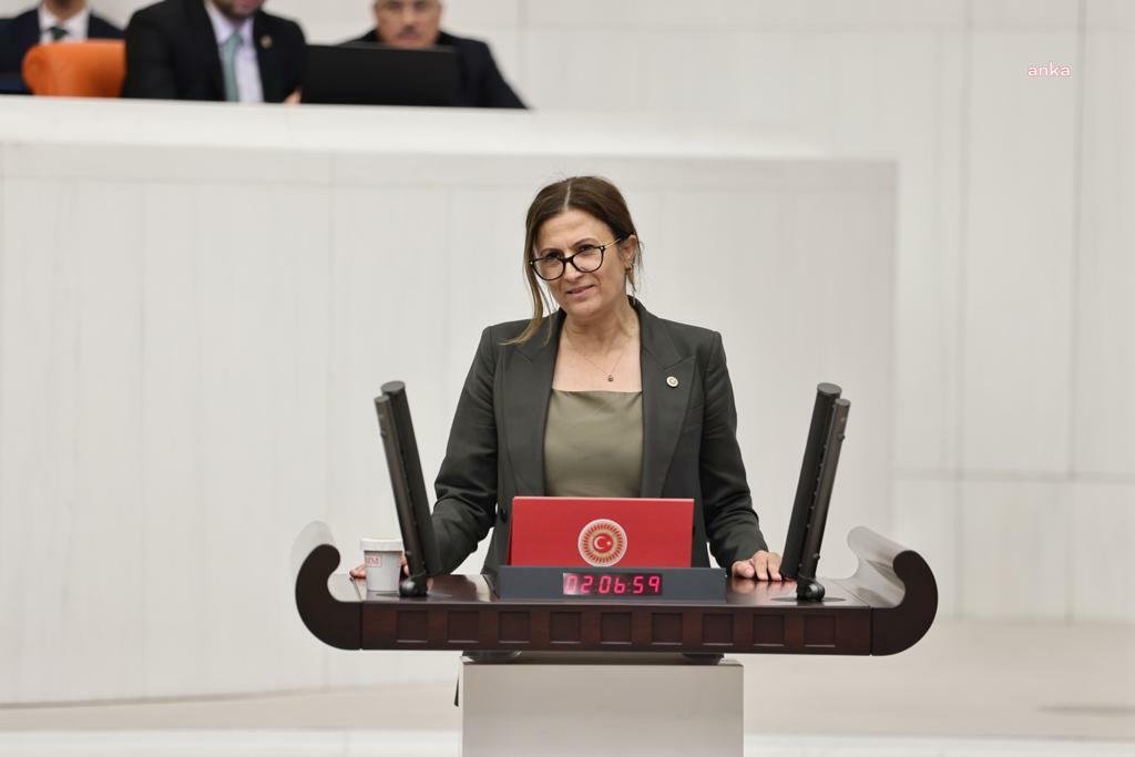 ankahabera's tweet photo. CHP İstanbul Milletvekili Türkan Elçi:

“Dava Takip Komisyonu'nda yer almanın benim için zor bir tarafı var. Çünkü yaşanan bir mağduriyette, kendi mağduriyetinizle bir kez daha karşılaşabiliyorsunuz.”

https://t.co/zOtwyfWvsS https://t.co/gibHTMe6fE