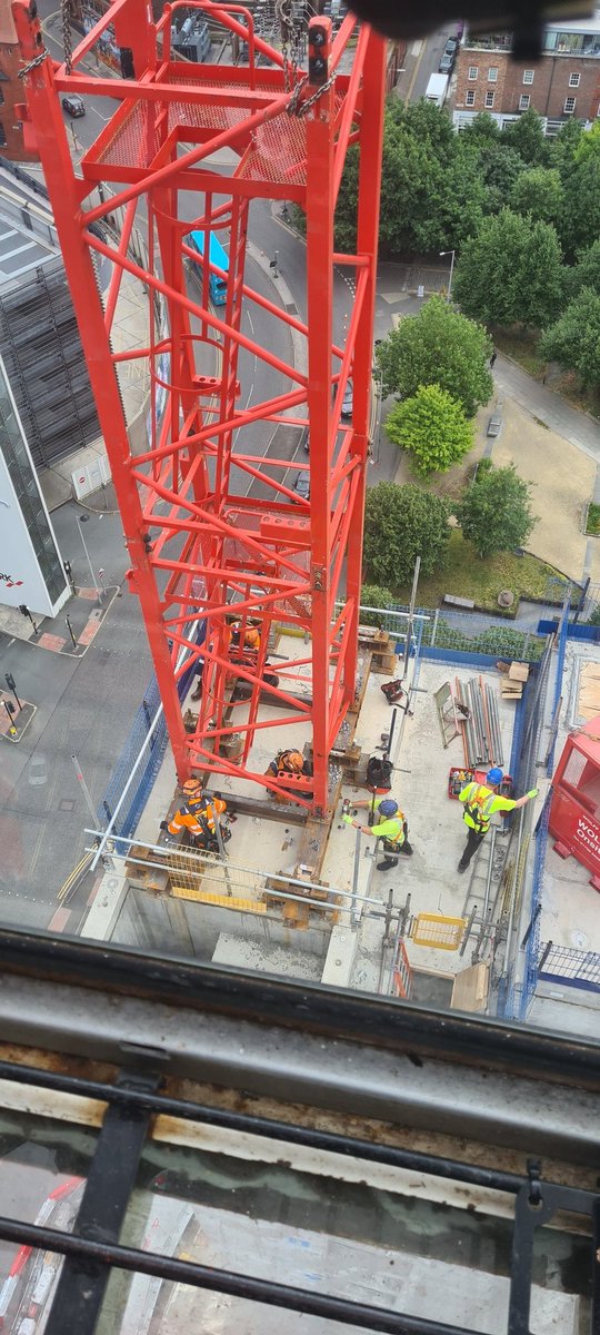 Putting a crane up o  the 16th floor, top of the core #cranelife #headforhieghts