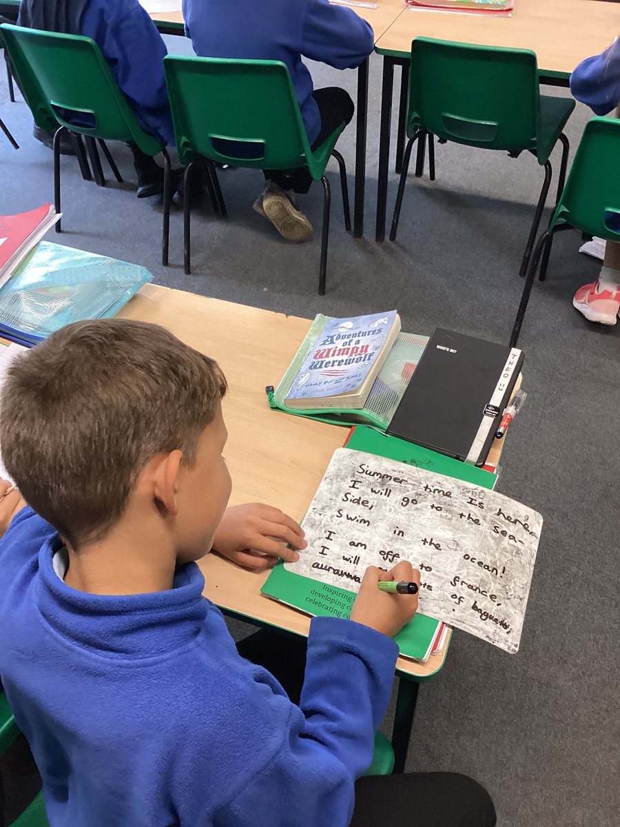 glenfromep's tweet photo. #HollyClass are writing some summer poetry today! We are writing some haikus all about summer… what do you think!? #year5 #english #poetry https://t.co/9daBiMbHZw