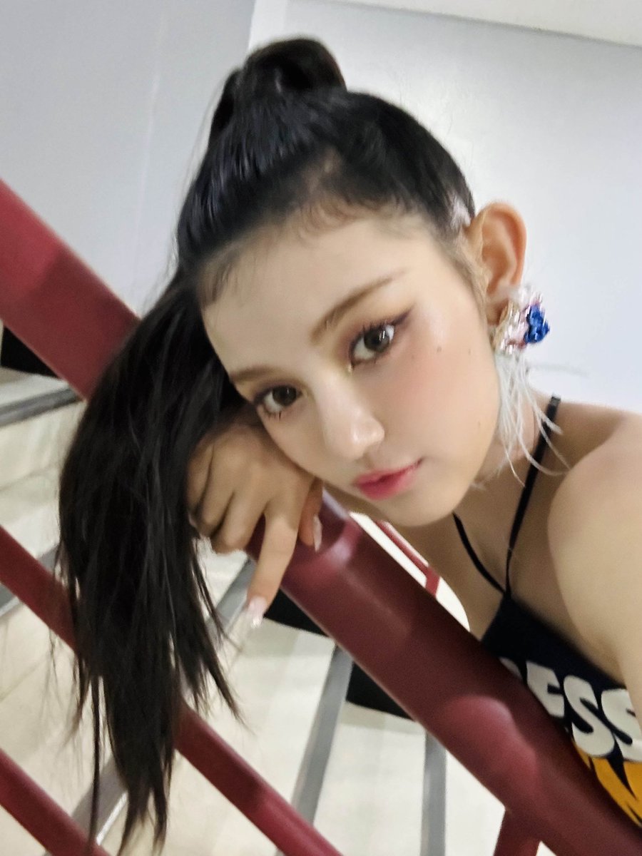 NewJeans_twt's tweet photo. Deja Vu🩵☁️🌼☺️

#NewJeans #뉴진스 #DANIELLE #다니엘 https://t.co/jd0nMWL42a