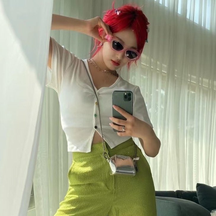 yhizuos's tweet photo. ningning having the best mirror selcas https://t.co/hJzLDAKUH6