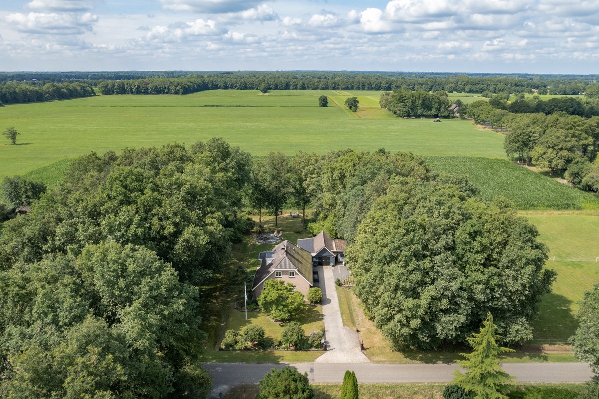 SierdMoll's tweet image. De dag beginnen met een wandelingetje door je eigen bos🌳 en &apos;s avonds uitkijkend over de weilanden genieten van de zonsondergang🌞. Dat zijn ervaringen die je niet bij iedere woning treft🏡.

 #SierdMollMakelaars #TeKoop