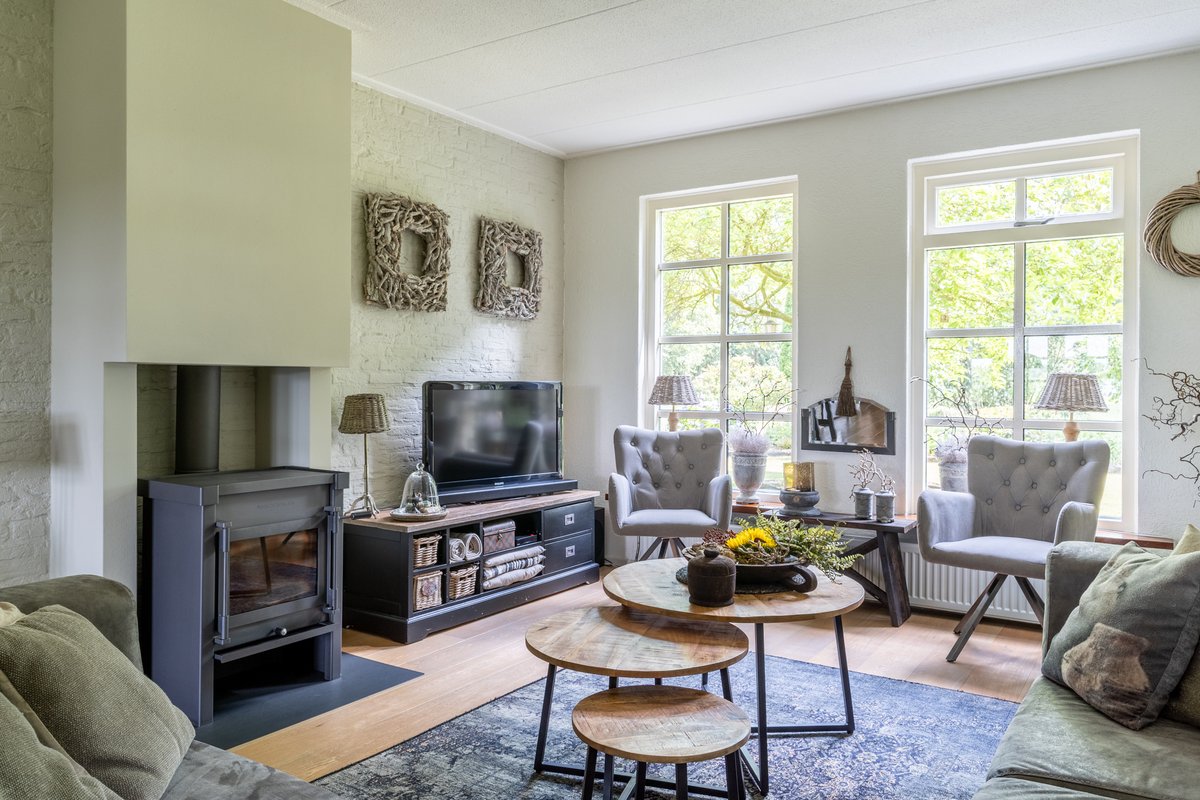 SierdMoll's tweet image. De dag beginnen met een wandelingetje door je eigen bos🌳 en &apos;s avonds uitkijkend over de weilanden genieten van de zonsondergang🌞. Dat zijn ervaringen die je niet bij iedere woning treft🏡.

 #SierdMollMakelaars #TeKoop