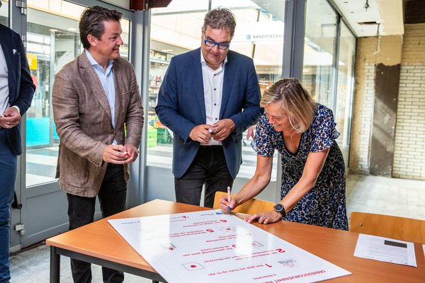 Gebiedsconvenant Hart van Meerzicht ondertekend #Zoetermeer #JouwStadJouwNieuws dlvr.it/SsLmlY