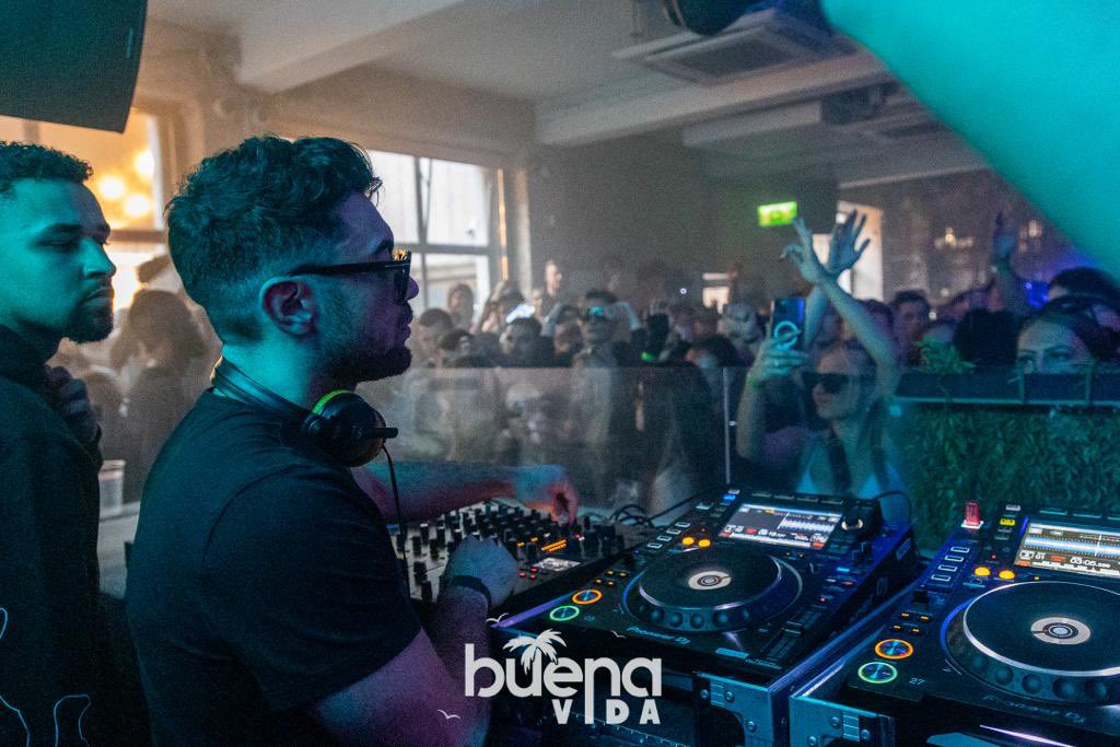 📍 London - <a href="/93FeetEast/">93FeetEast</a> 😎