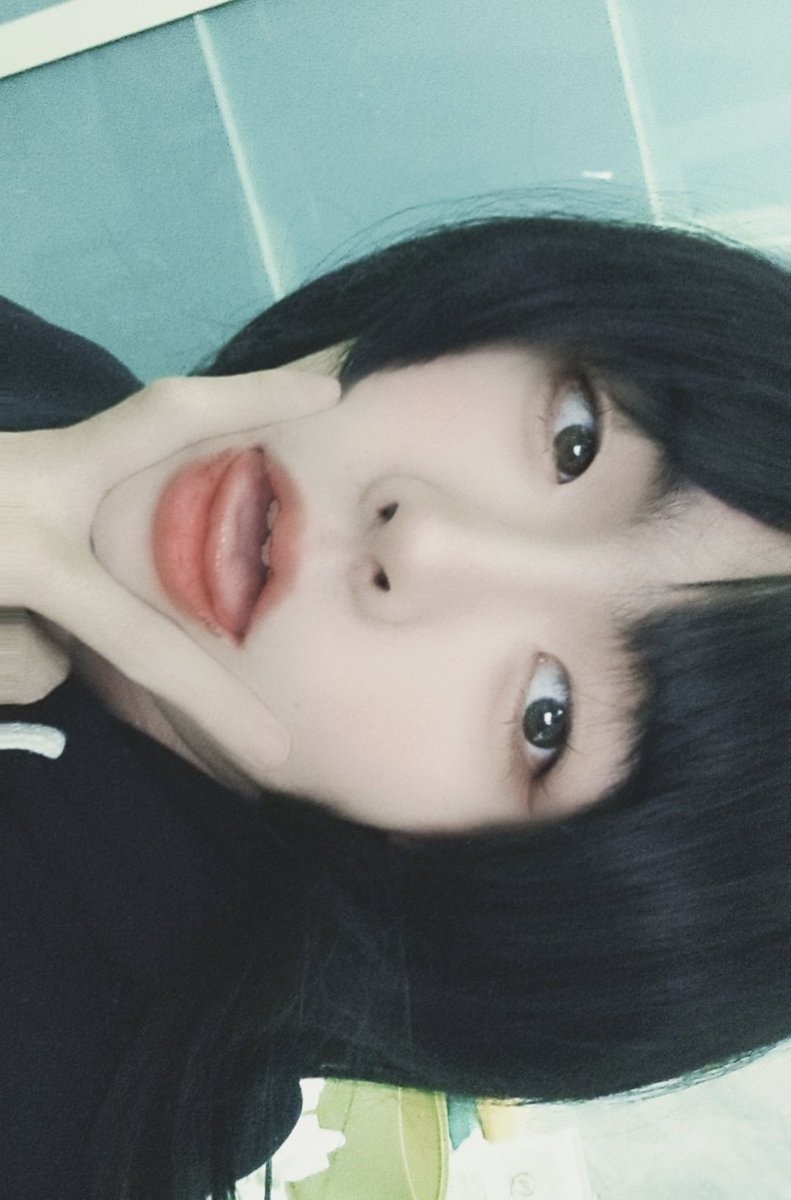 yuiksama's tweet photo. 天气好热啊 https://t.co/avq5bv9lsl