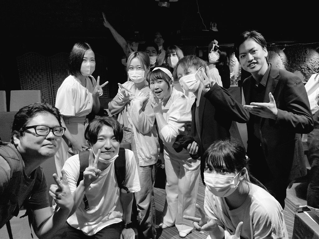 hellinrock34's tweet photo. #群蝶 配信終了しまして劇団としても終幕しました。来場、配信を観られた親戚の皆様、スタッフ様、客演様のお陰で無事に蝶達が飛翔した。会えなくなってしまった人達に再会する時の為に是��自分の本物の願いに耳を傾けて、助けてくださいが言えますように、どうか気楽に
伽藍／間 一笑
主宰 三本松良樹 https://t.co/0HXOfnT9EP