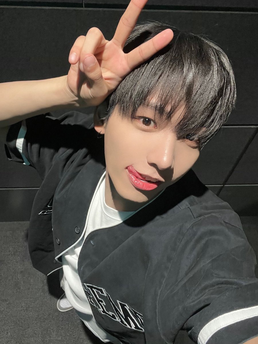 BOYNEXTDOOR_JP's tweet photo. 🚪❮❮ #BOYNEXTDOORの自己紹介

こんばんは ファンのみなさん JAEHYUNです!!ㅎㅎ
僕は日本にいるファンの方々ともっと親しくなるために、日本語の勉強を頑張っています!  僕の趣味であり特技は曲を書くことです 僕の趣味で皆さんを必ず幸せにいたします! いつも遠くにいるんじゃなくて、 皆さんのそばにいるJAEHYUNになります 大好きです❣ ❣
#BOYNEXTDOOR #JAEHYUN