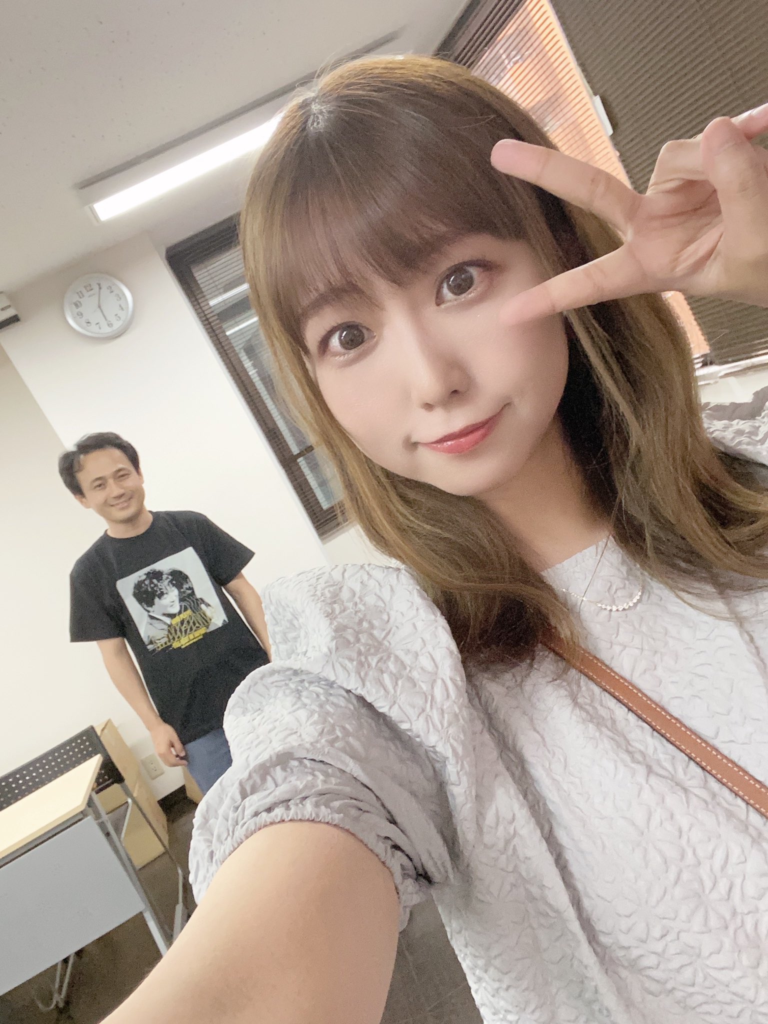 松嶋 桃(Mリーグ公式実況カプリティオch) on X: サイン会場着きました 後ろの方がとんでもない枚数のDVDを持ってきてます  ちからもちだね！！！ 18:30〜20:00の間います🍑 2ショット写真撮れます📷 t.coG6WqHns3oW  X