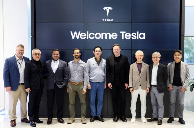 kedglobal.com/korean-chipmak…
Samsung to make Tesla’s fifth-generation HW 5.0 auto chip.
> Following Samsung leader Lee’s meeting with Musk in May, Tesla is tightening its partnership with the Korean chipmaker.
#samsungfoundry #tesla #EVs #ai
#Semiconductor #electronics #chips