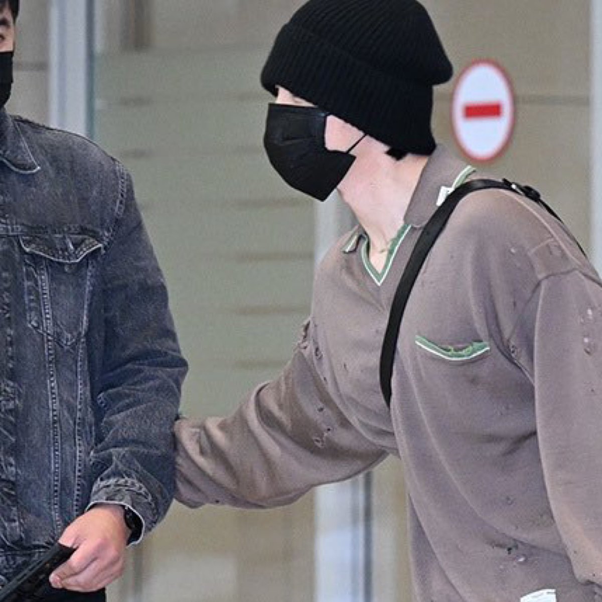 jimin always thanking the staff 🥺