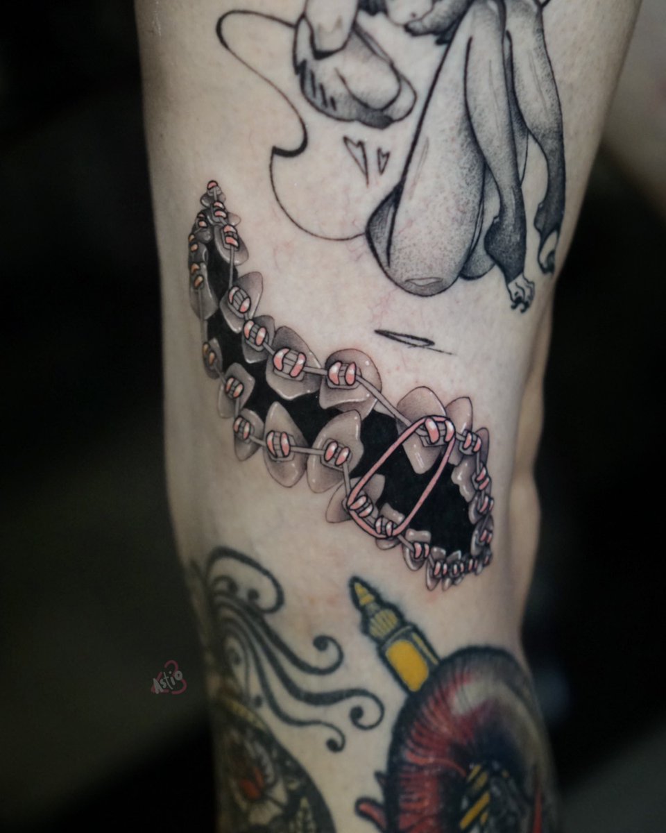 JessicaAstio's tweet photo. Teeth fairy 🧚🏼‍♀️🦷 

📍Milano 🇮🇹 
BOOKING OPEN
✉️ astio.info@gmail.com

#tattoo #tattooideas #teeth #creepycute https://t.co/a7q6goVi1Y
