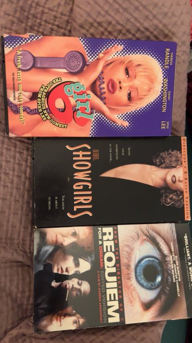 A beautiful gift from a new client. No expectations of returned affections (transactional gifts) just