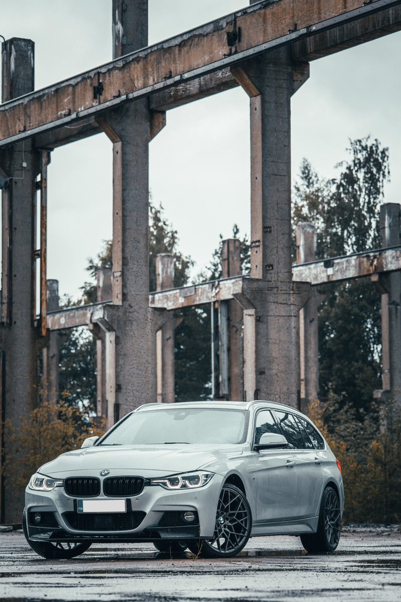 MeliLaulis's tweet photo. BMW autumn #vibes made possible by @Lightroom https://t.co/ItFlxs6Z21