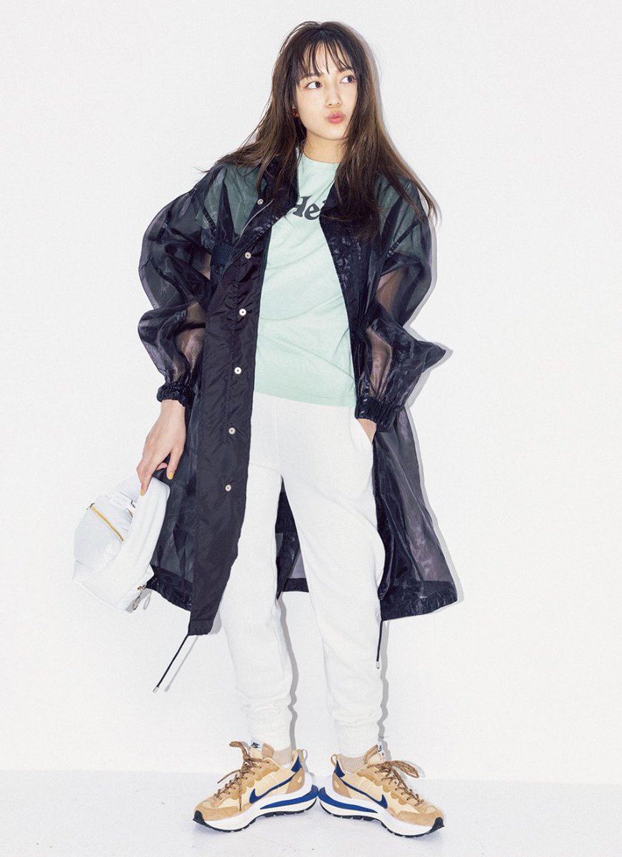 sacai ✰未使用✰ タグ付　川口春奈さんも　フラワープリント　フリル　T sacai ✰未使用✰ タグ付川口春奈さんもフラワープリントフリルT